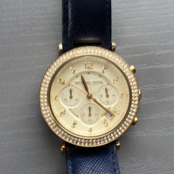 Watch - Picture 3 of 5